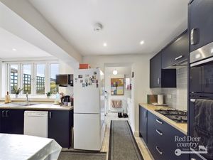 Kitchen/Breakfast Room- click for photo gallery